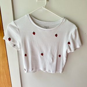White Tee w/ Strawberries Size M